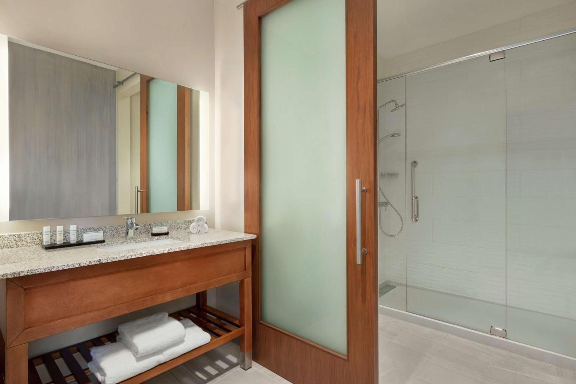 Two-Room King Suite,1557387007:JPEG