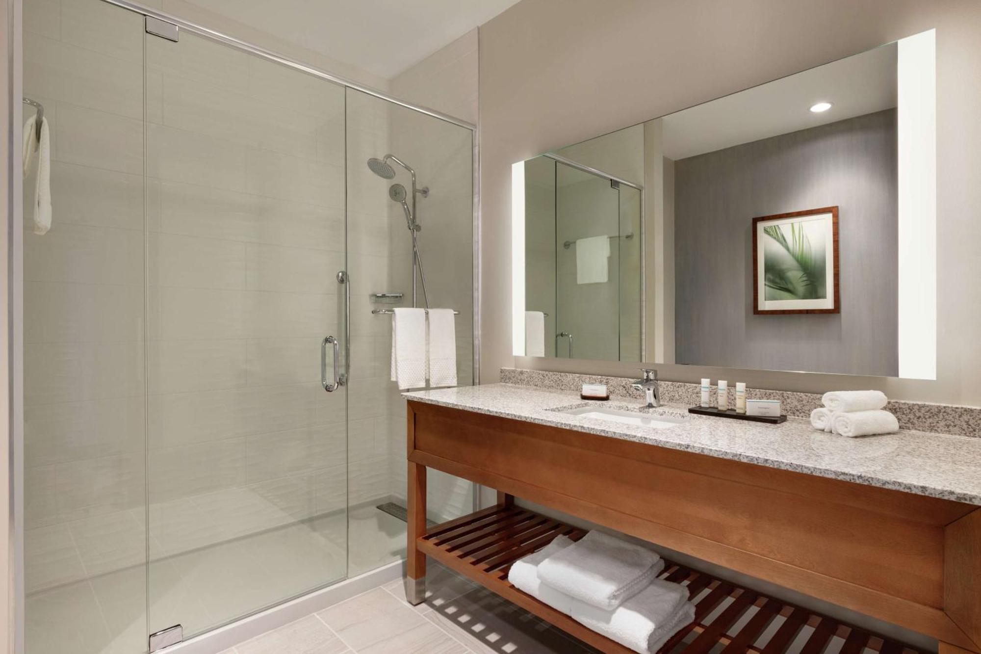 Two-Room King Suite,1557386983:JPEG