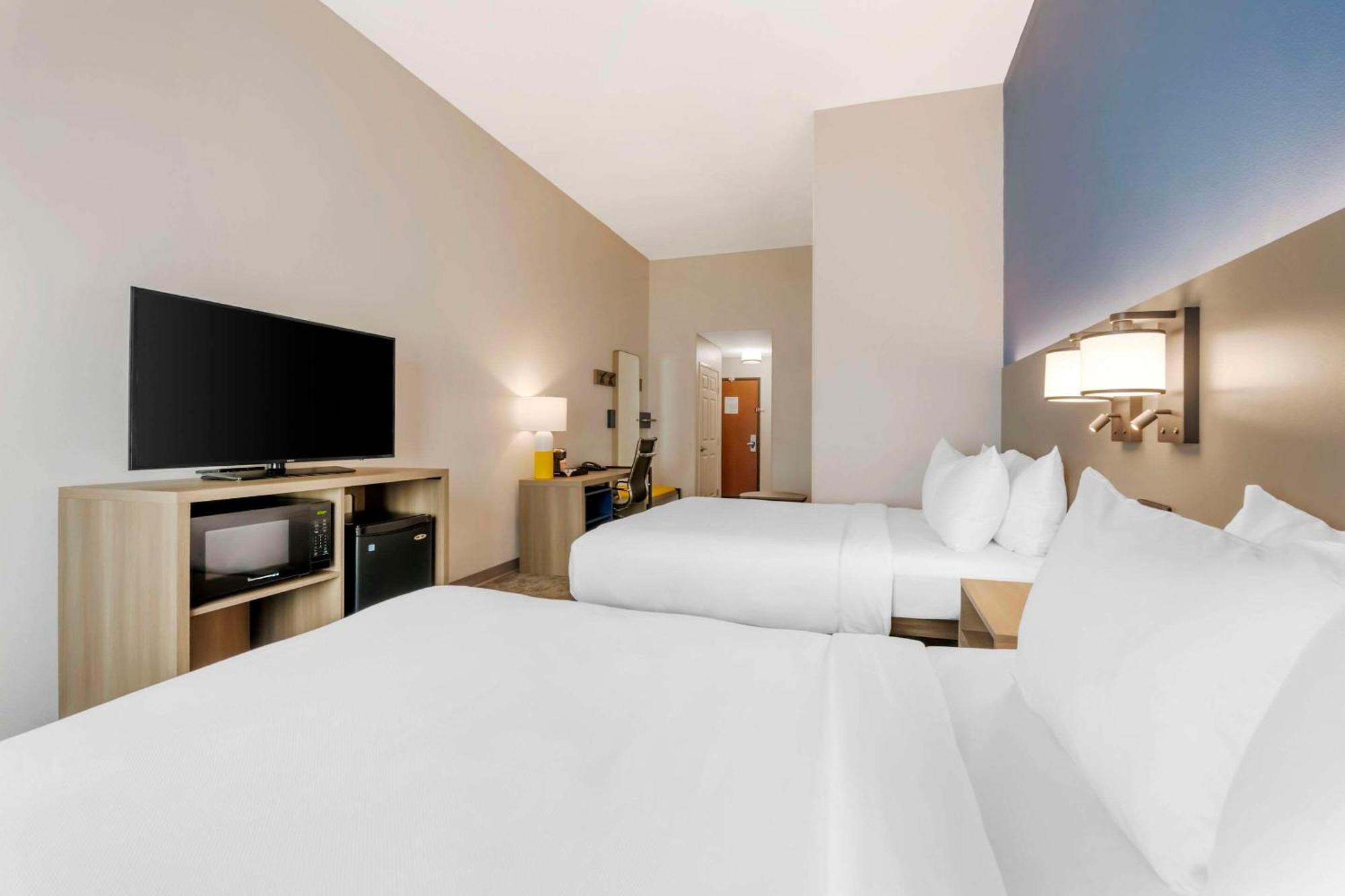 Suite Two Queen Beds Accessible or Non-Smoking,1641743203:JPEG